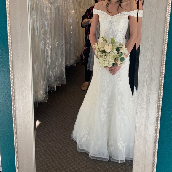 Wedding dress - Picture 3 of 5